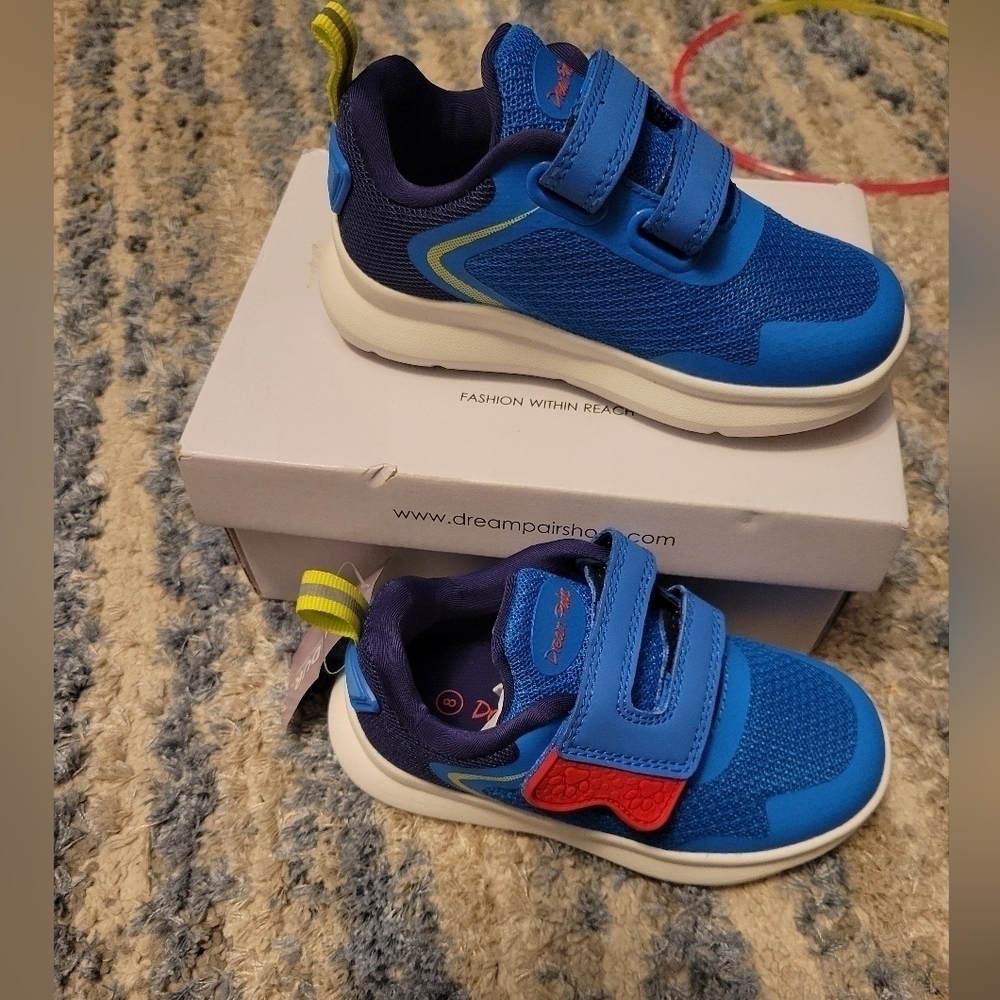 NWT Dream Pairs Kids Sneakers Size 8K